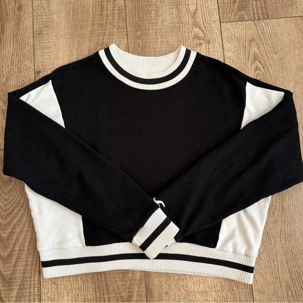 Hollister Colorblock Crewneck Small